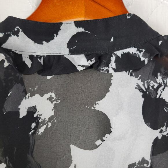 a.n.a Womens Blouse Size PM Black White Floral Sheer Button Front 3/4 Sleeve - Picture 3 of 12